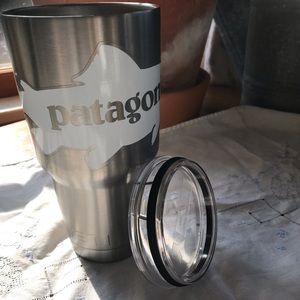 24oz Yeti with lid and stickers! With free gift!